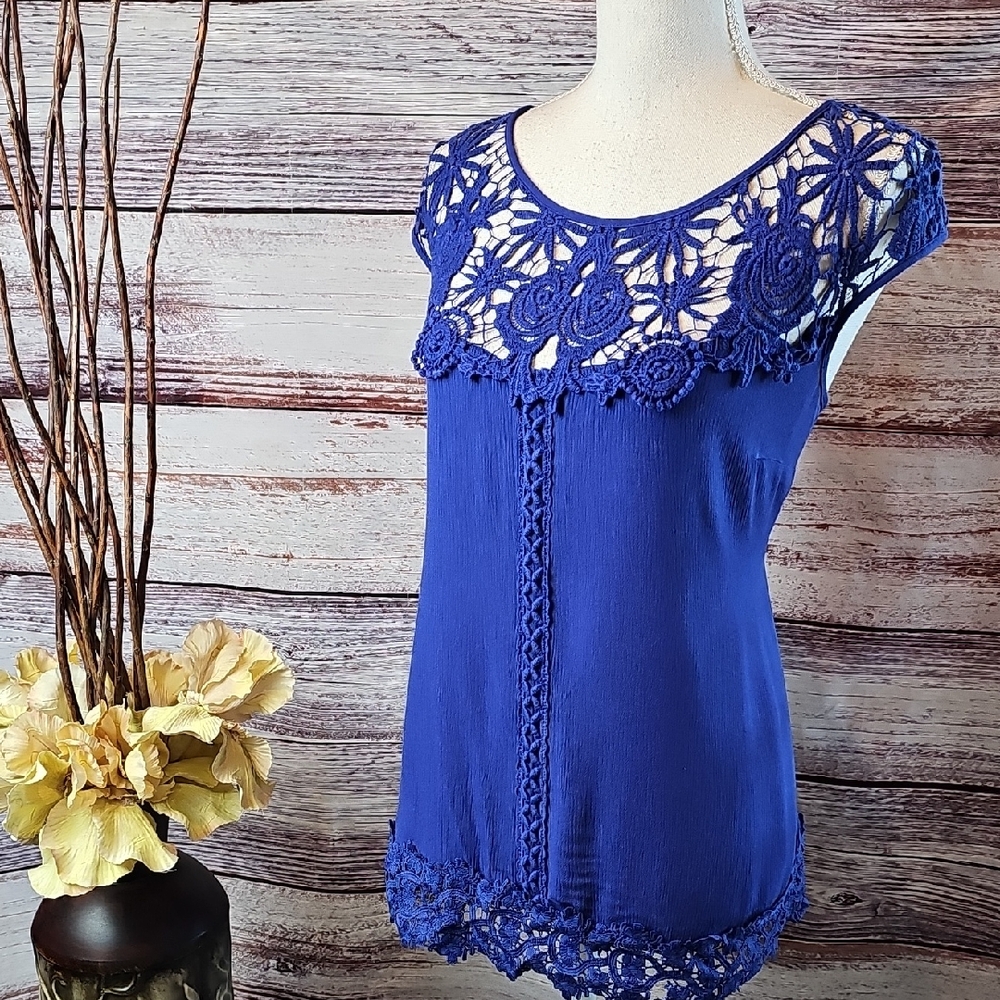 AMERICAN RAG ROYAL BLUE SLEEVELESS CROCHET PULLOVER TOP